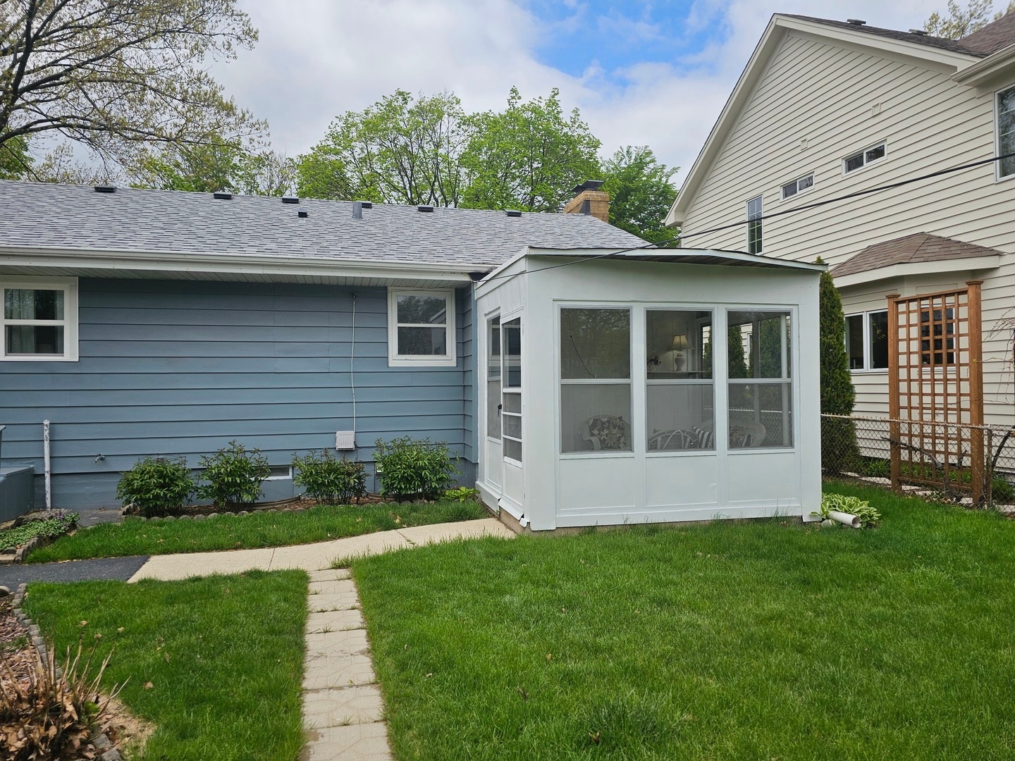 1107 Santa Rosa Avenue, Wheaton, IL 60187