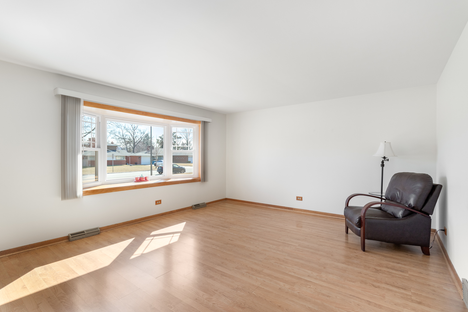 715 W Hillside Drive, Bensenville, IL 60106