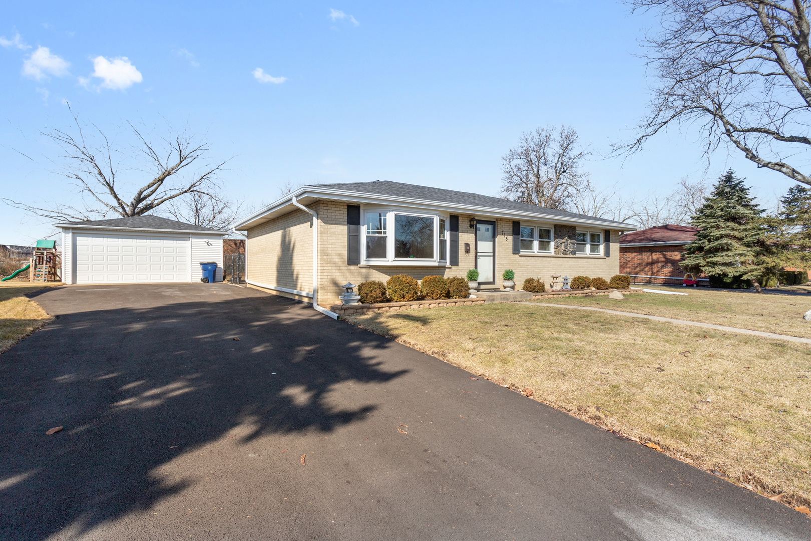 715 W Hillside Drive, Bensenville, IL 60106