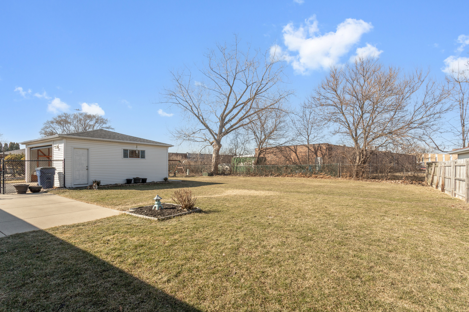 715 W Hillside Drive, Bensenville, IL 60106