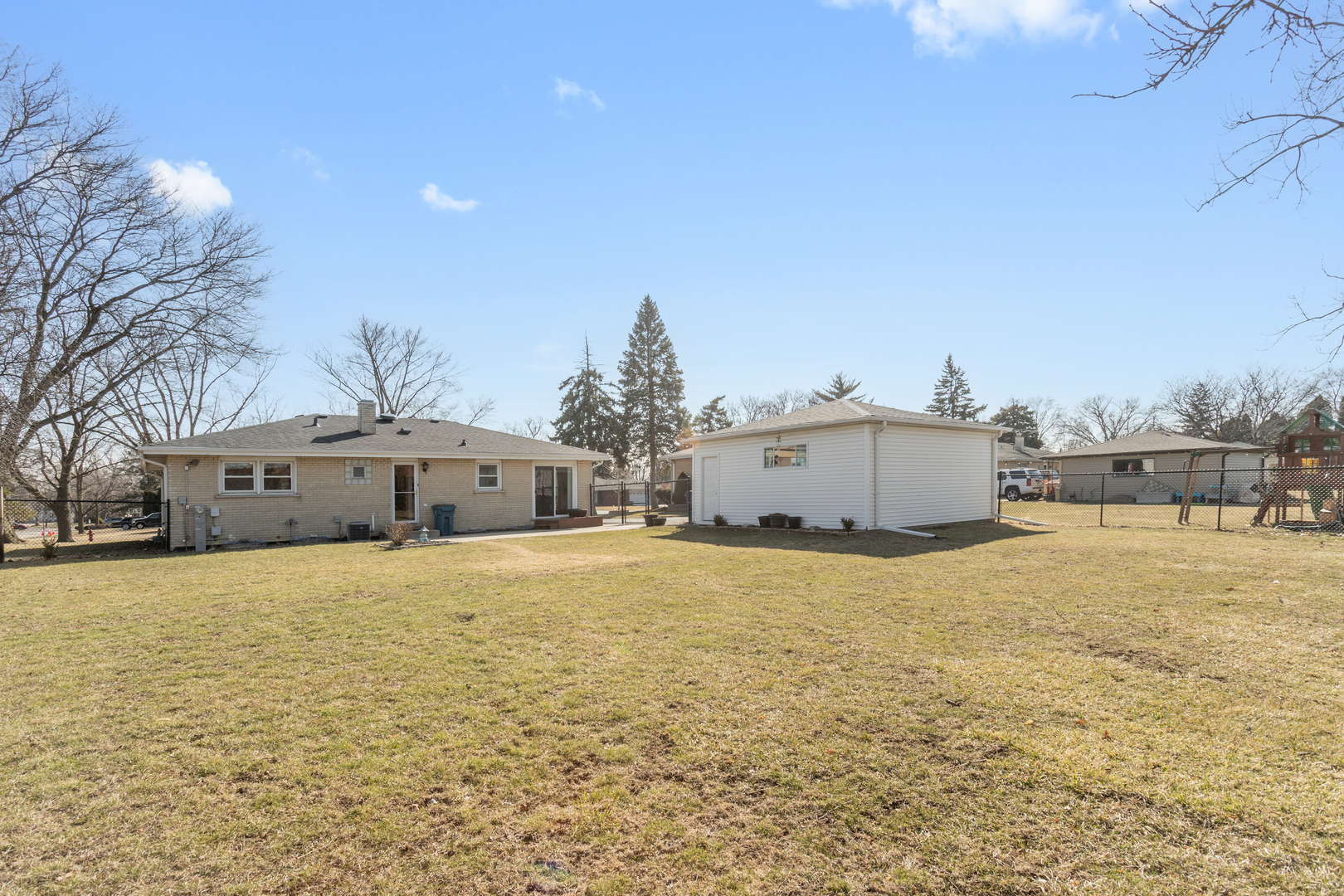 715 W Hillside Drive, Bensenville, IL 60106