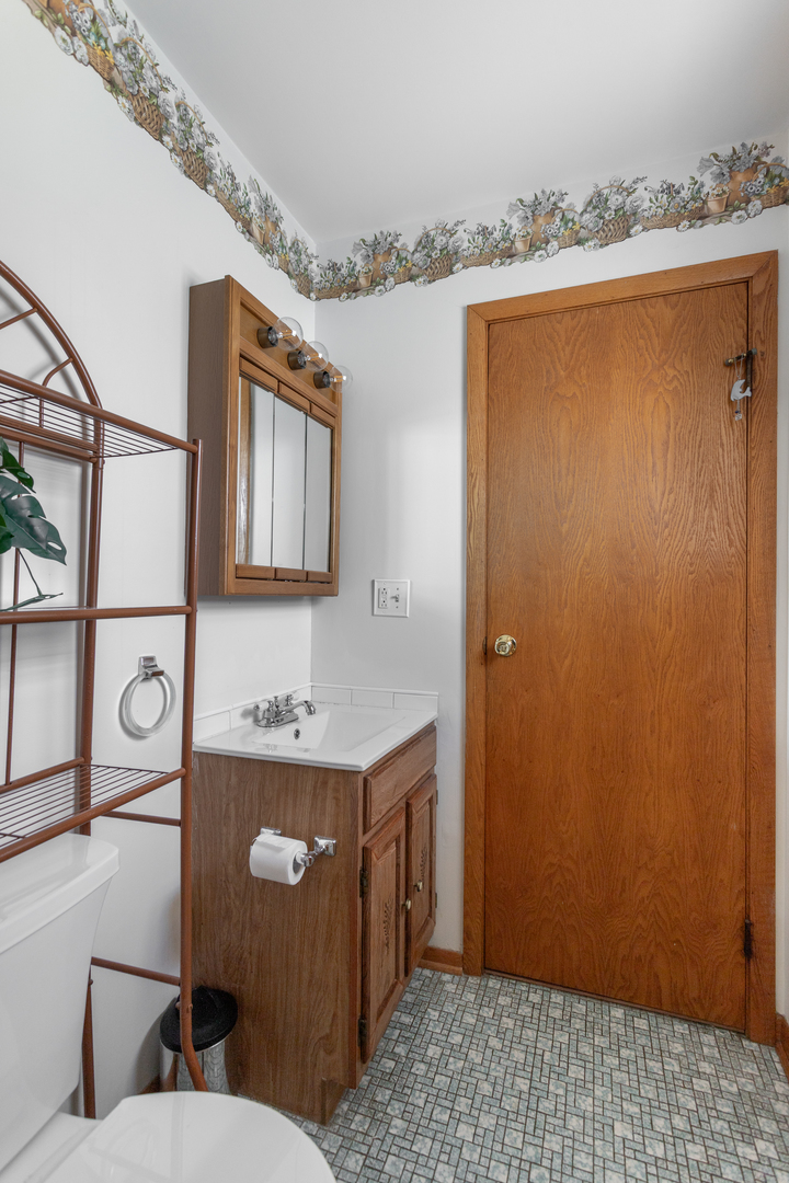 715 W Hillside Drive, Bensenville, IL 60106