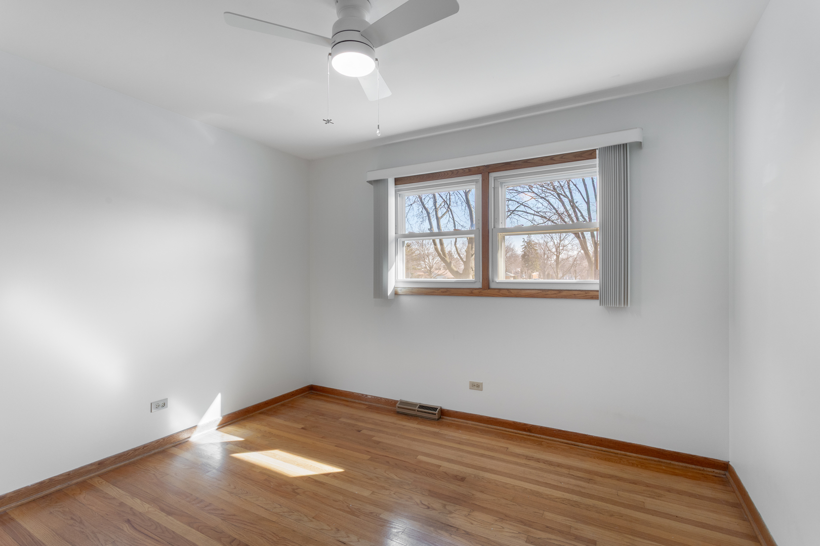 715 W Hillside Drive, Bensenville, IL 60106