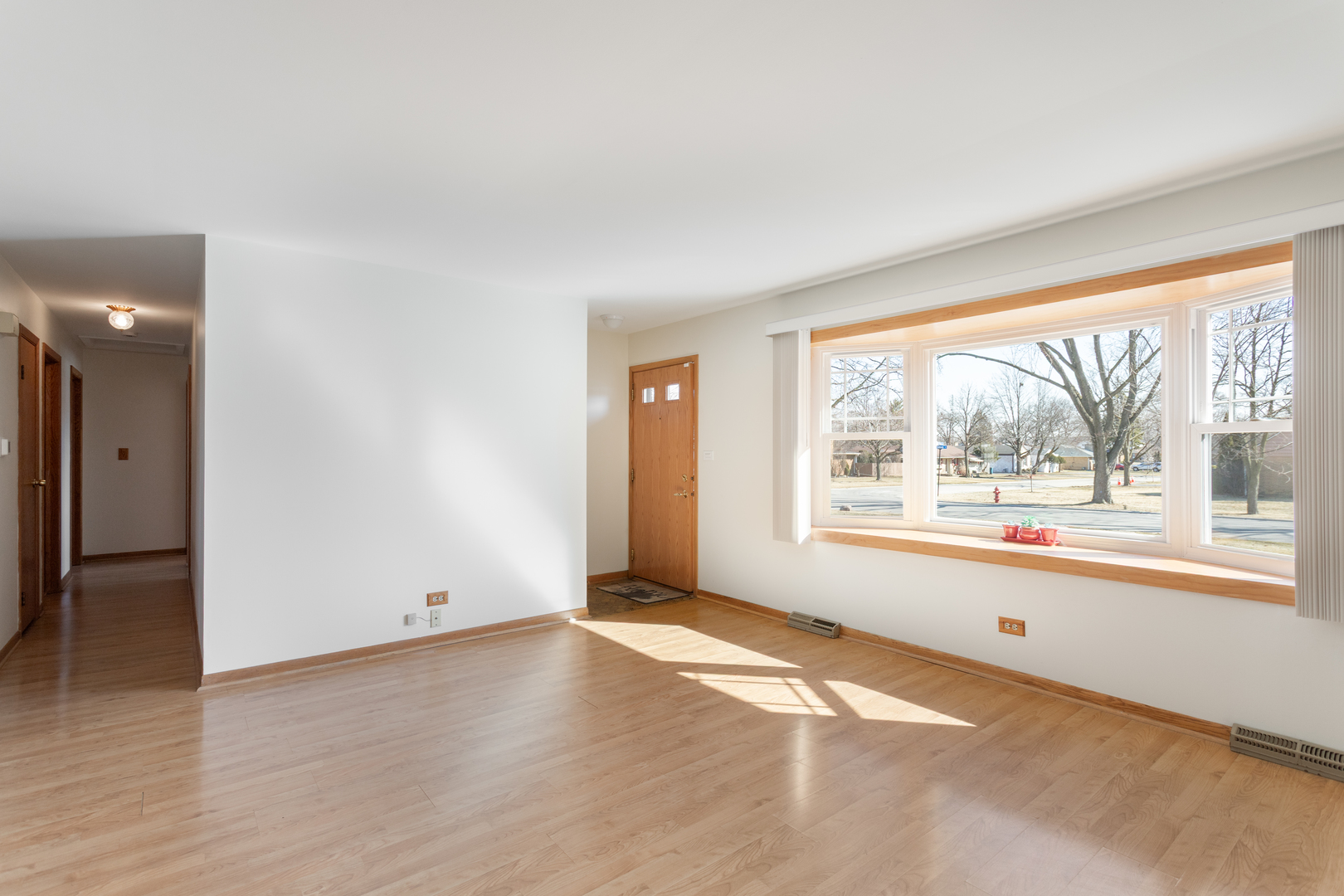 715 W Hillside Drive, Bensenville, IL 60106