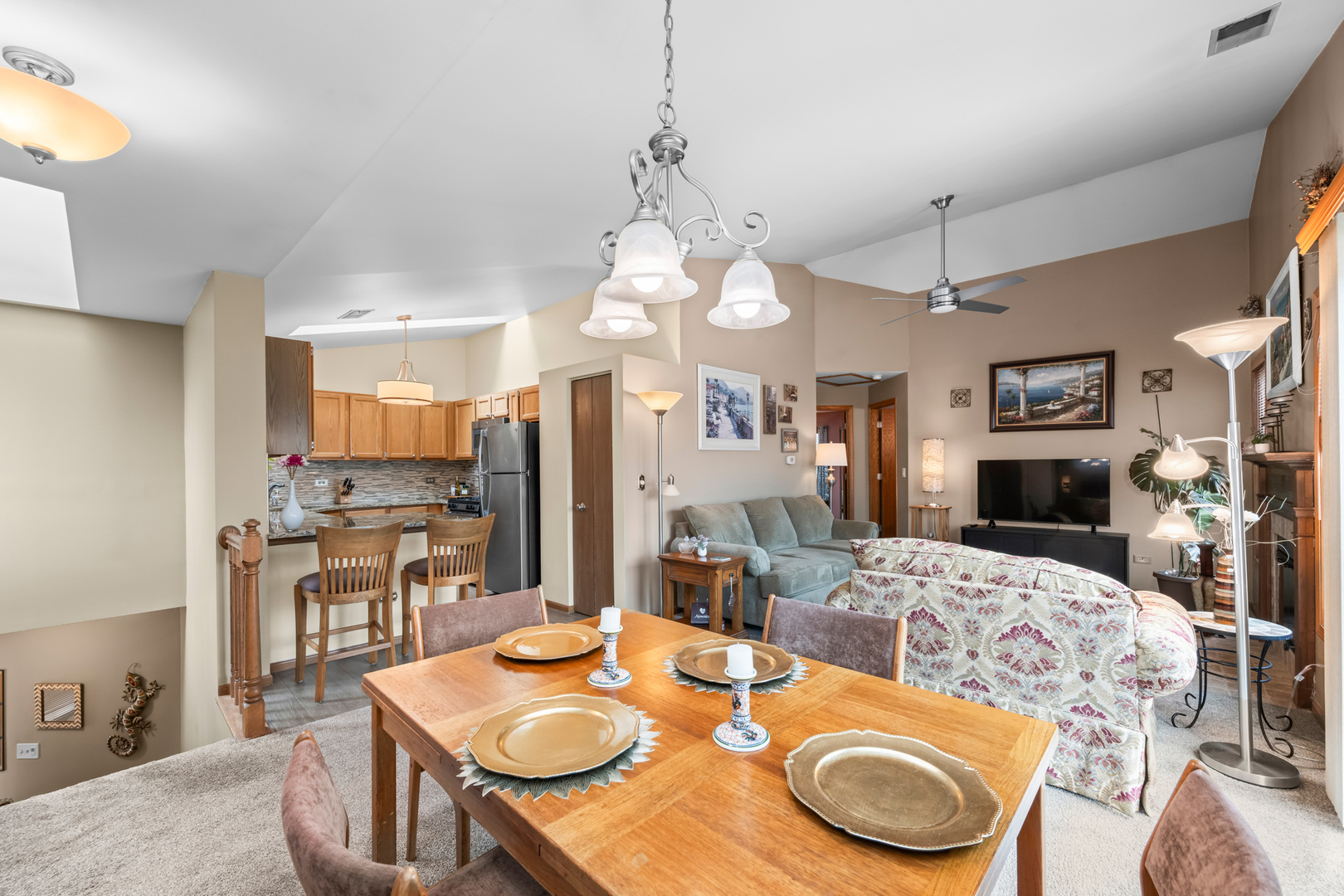 2014 N Stillwater Road, Arlington Heights, IL 60004