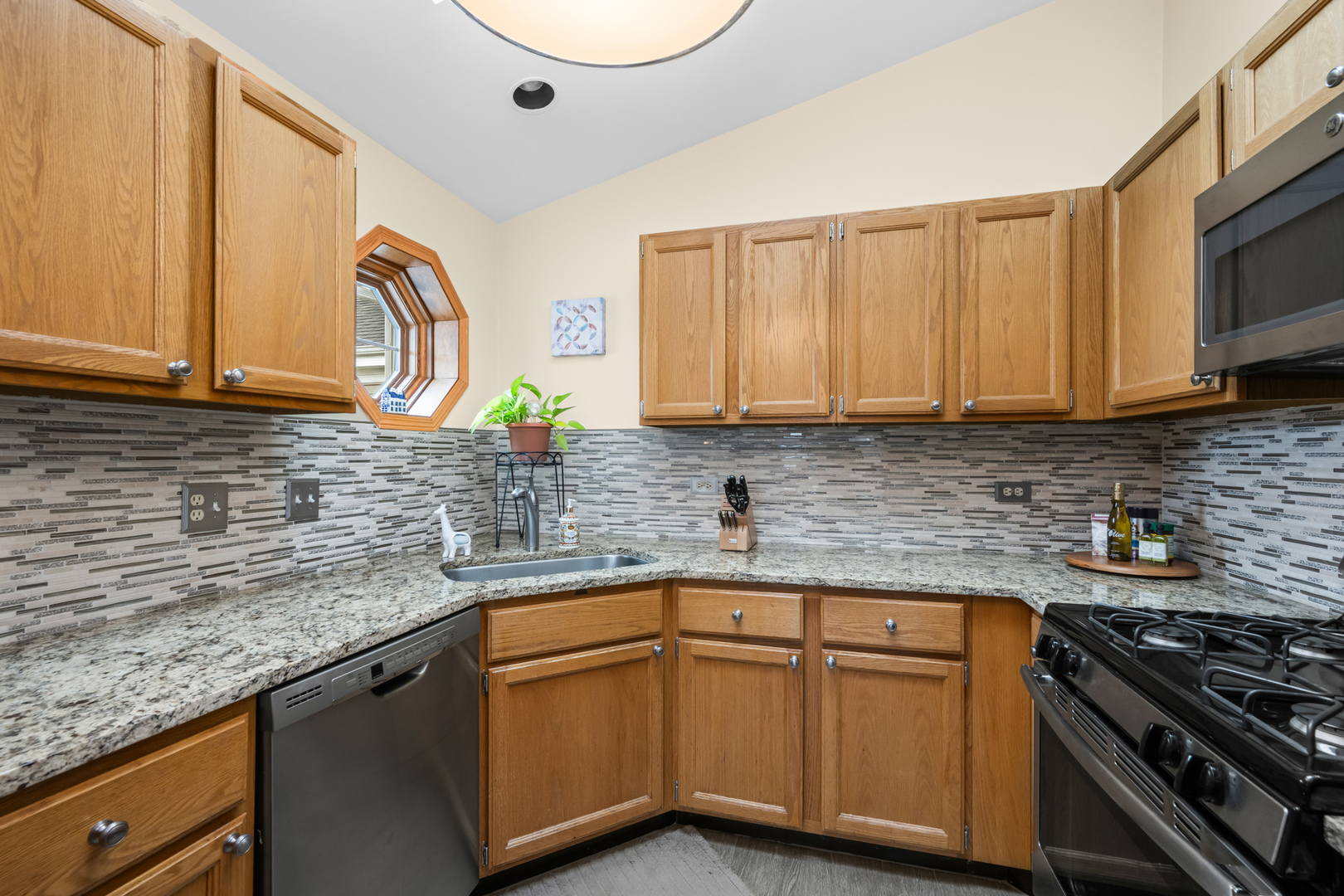 2014 N Stillwater Road, Arlington Heights, IL 60004