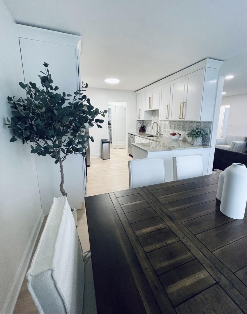 952 E Old Willow Road #102, Prospect Heights, IL 60070