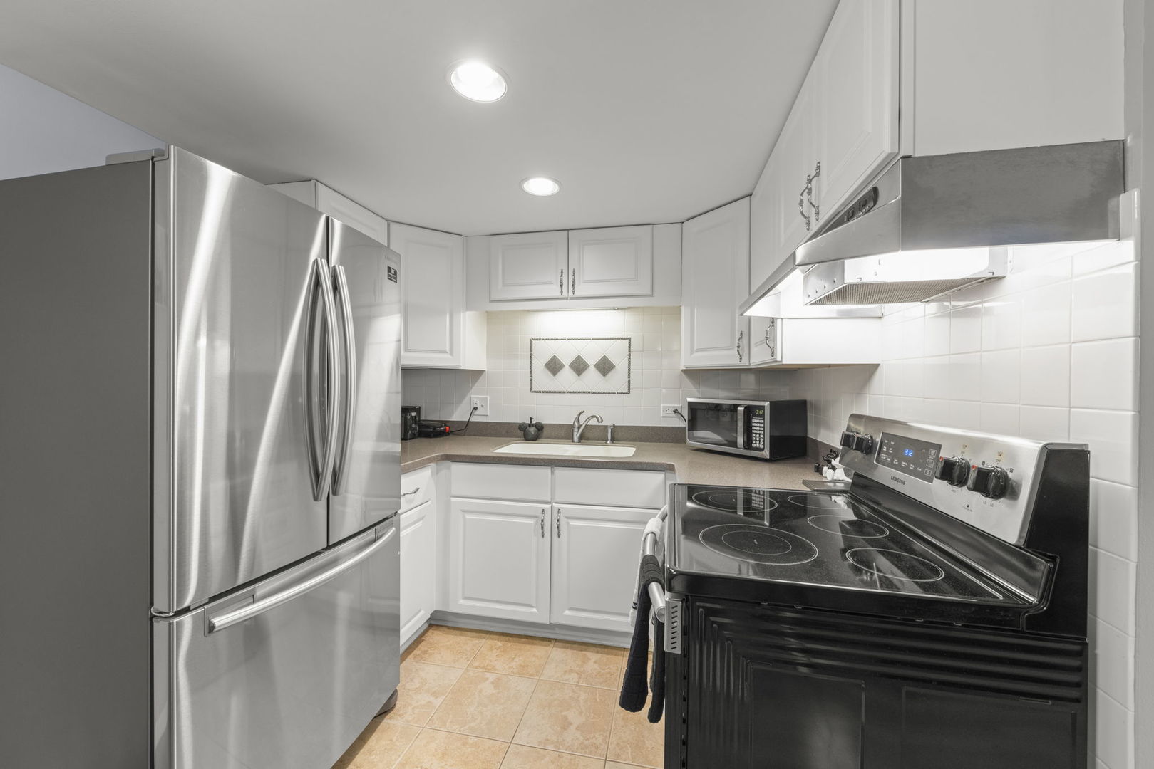 2900 Maple Avenue #15B, Downers Grove, IL 60515