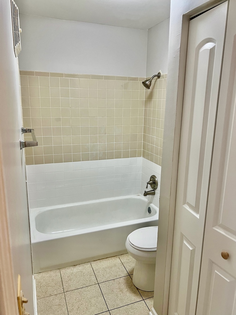 746 Prescott Drive #306, Roselle, IL 60172