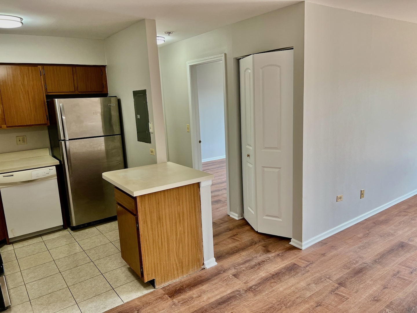 746 Prescott Drive #306, Roselle, IL 60172