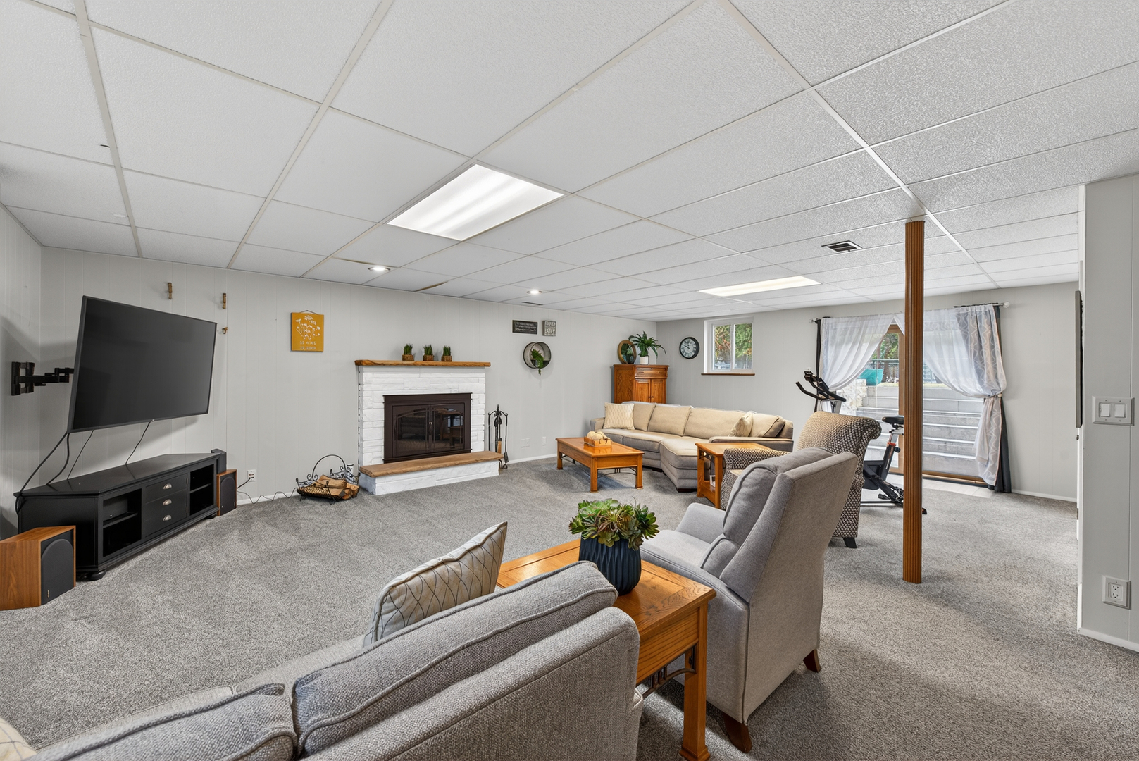 28W075 Aurora Avenue, Naperville, IL 60540