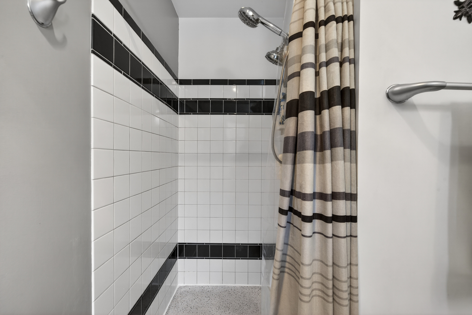 28W075 Aurora Avenue, Naperville, IL 60540