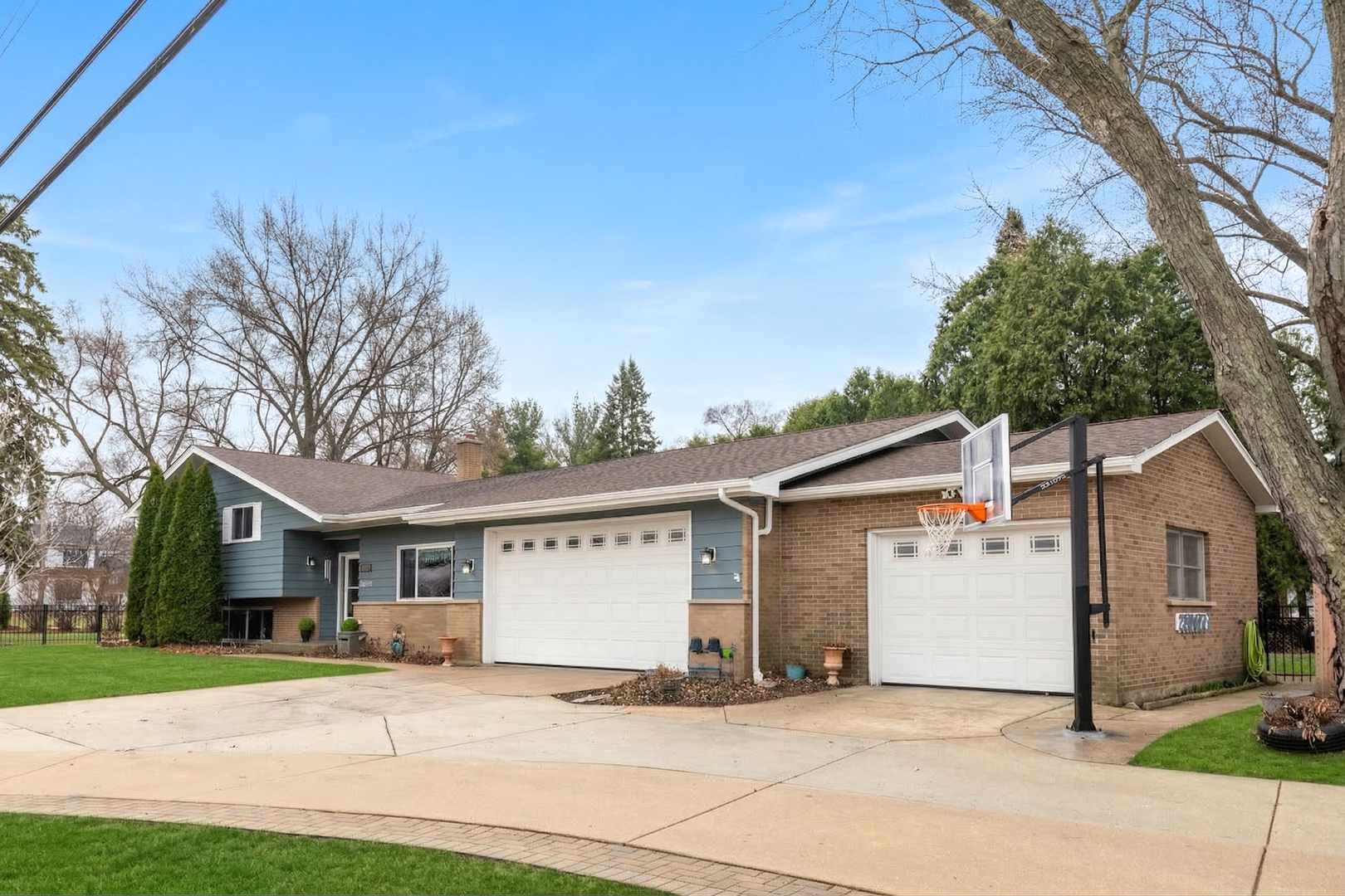 28W075 Aurora Avenue, Naperville, IL 60540