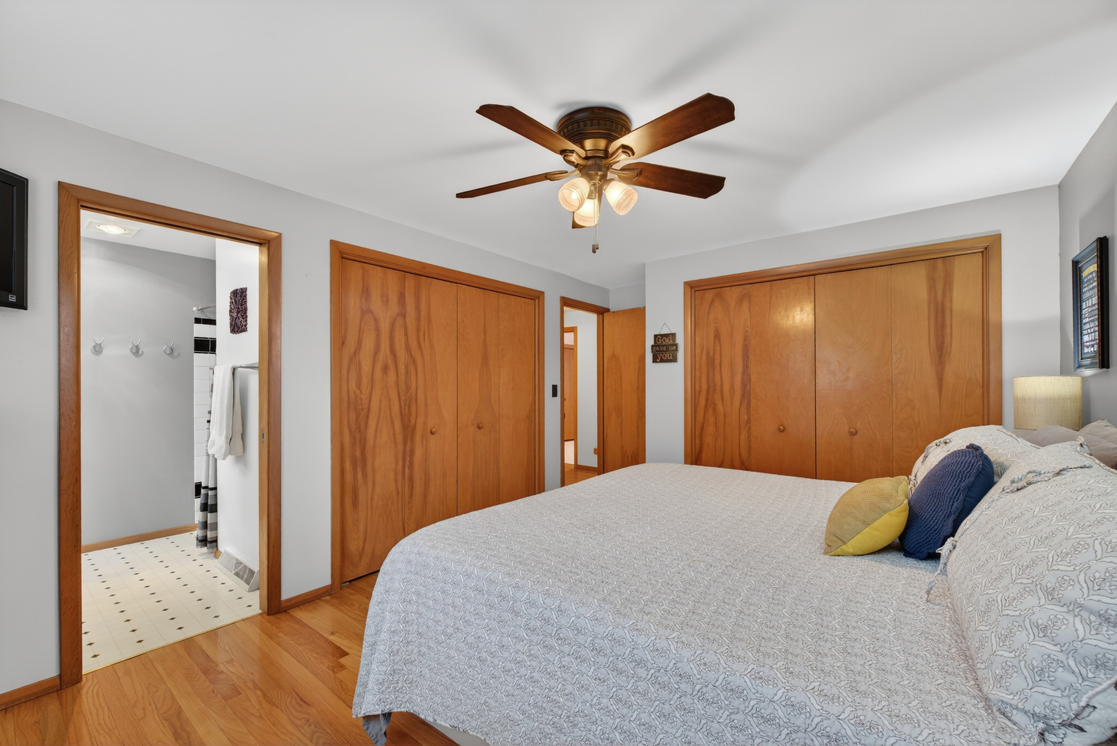 28W075 Aurora Avenue, Naperville, IL 60540