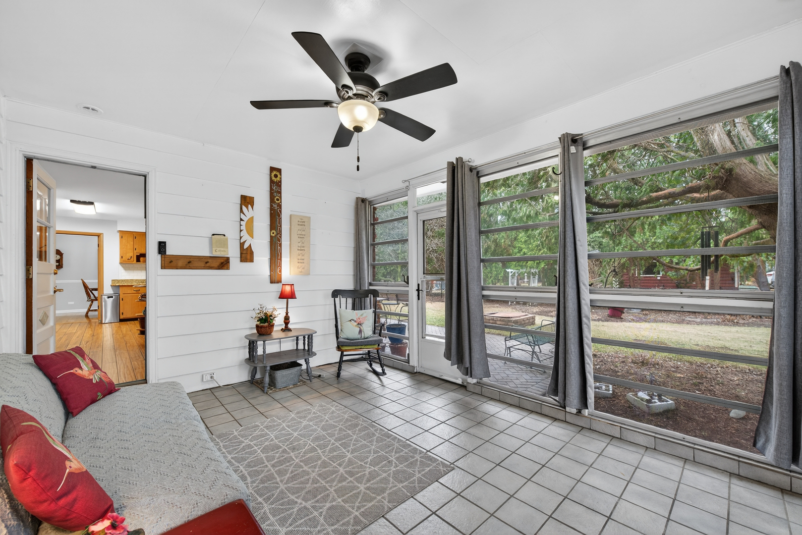 28W075 Aurora Avenue, Naperville, IL 60540