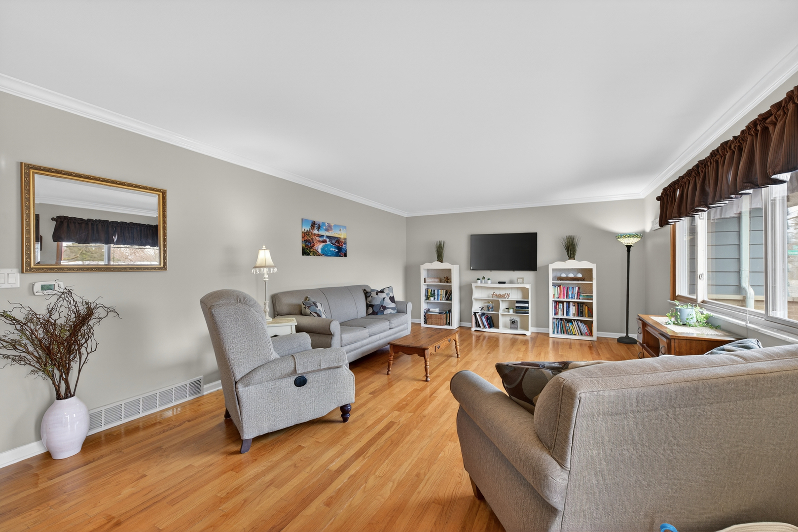 28W075 Aurora Avenue, Naperville, IL 60540