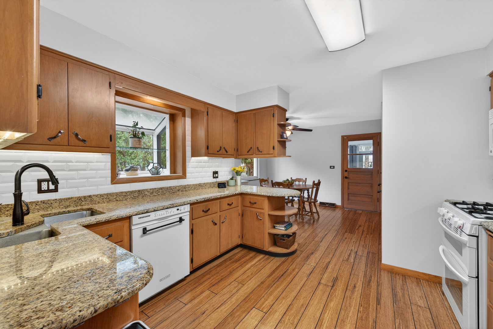 28W075 Aurora Avenue, Naperville, IL 60540