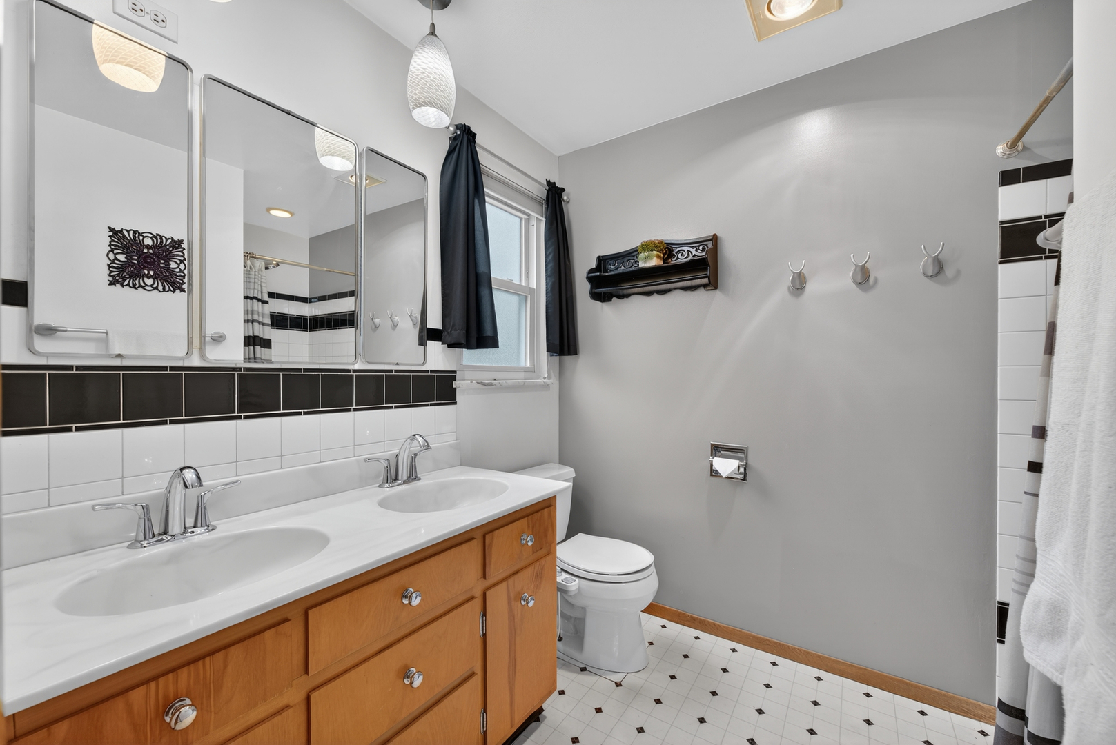 28W075 Aurora Avenue, Naperville, IL 60540