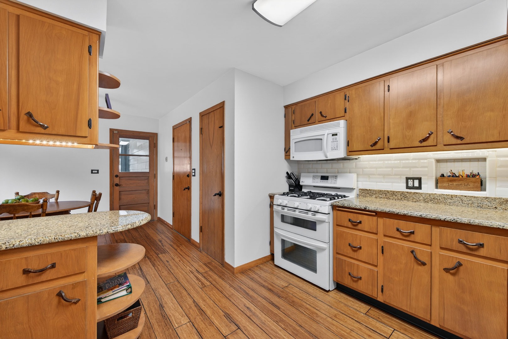 28W075 Aurora Avenue, Naperville, IL 60540