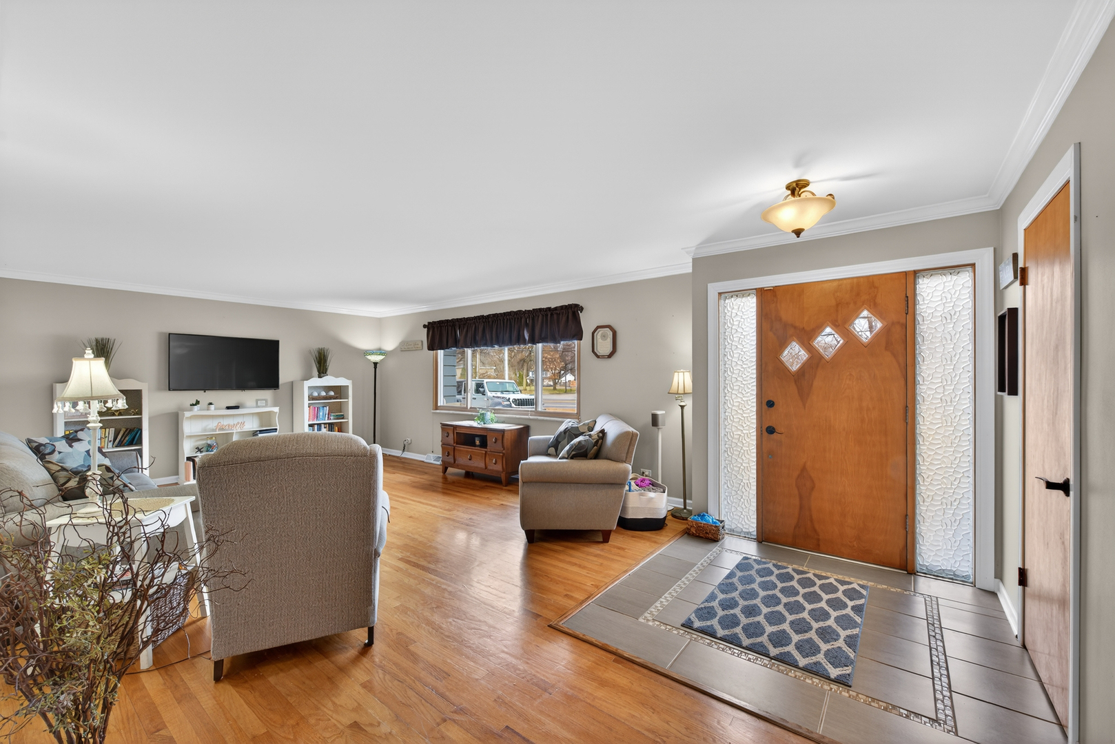 28W075 Aurora Avenue, Naperville, IL 60540