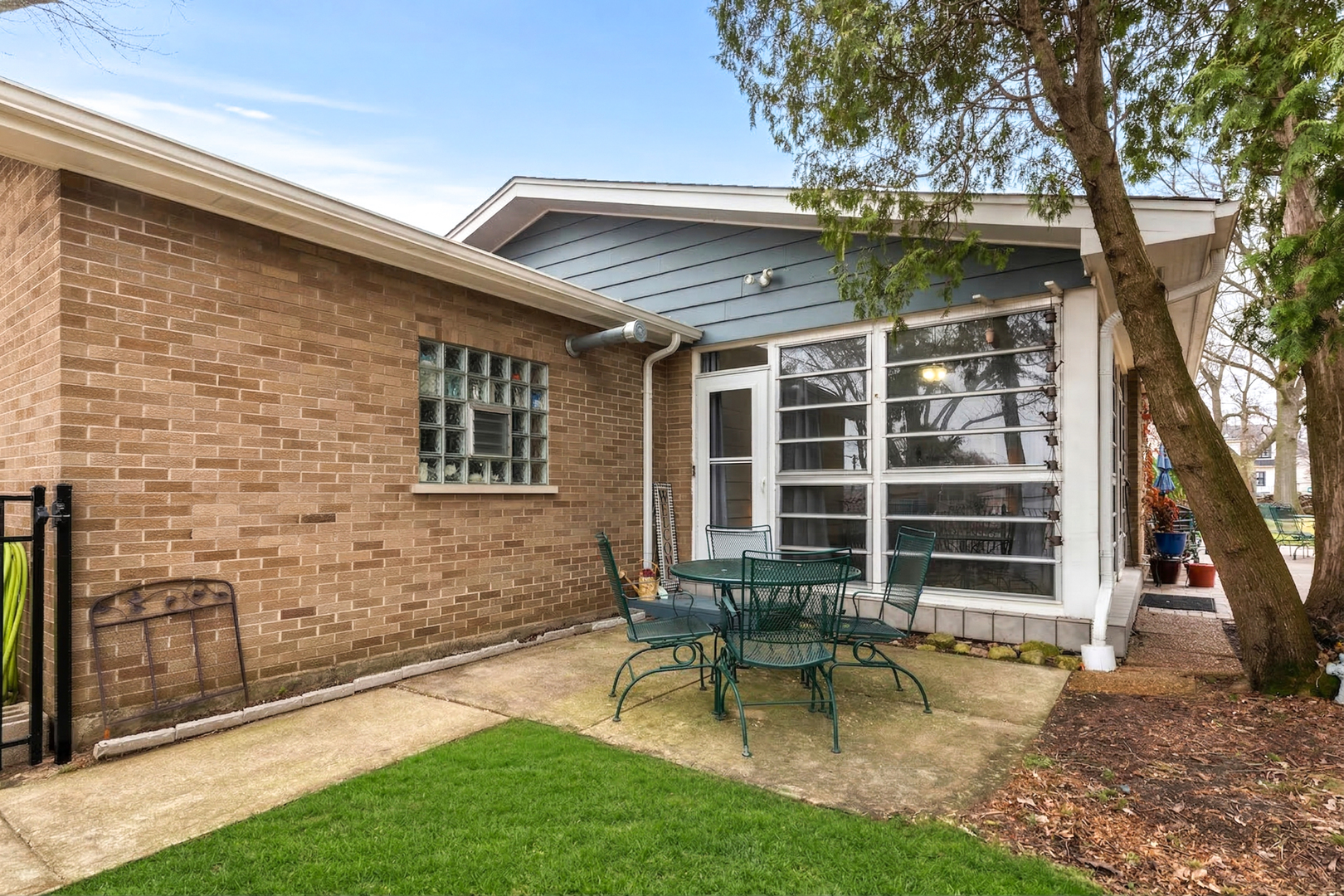 28W075 Aurora Avenue, Naperville, IL 60540