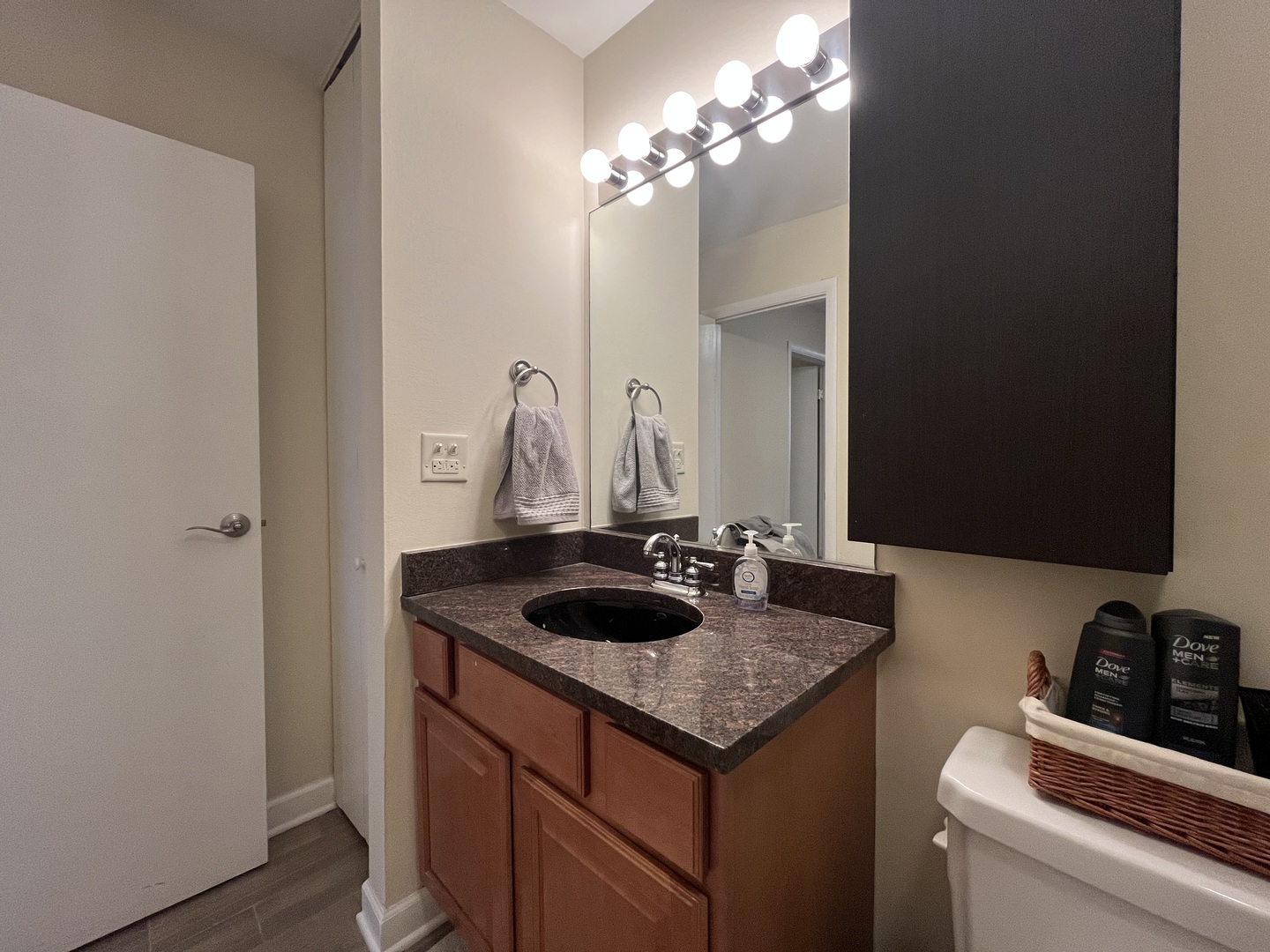 5821 Oakwood Drive #F, Lisle, IL 60532