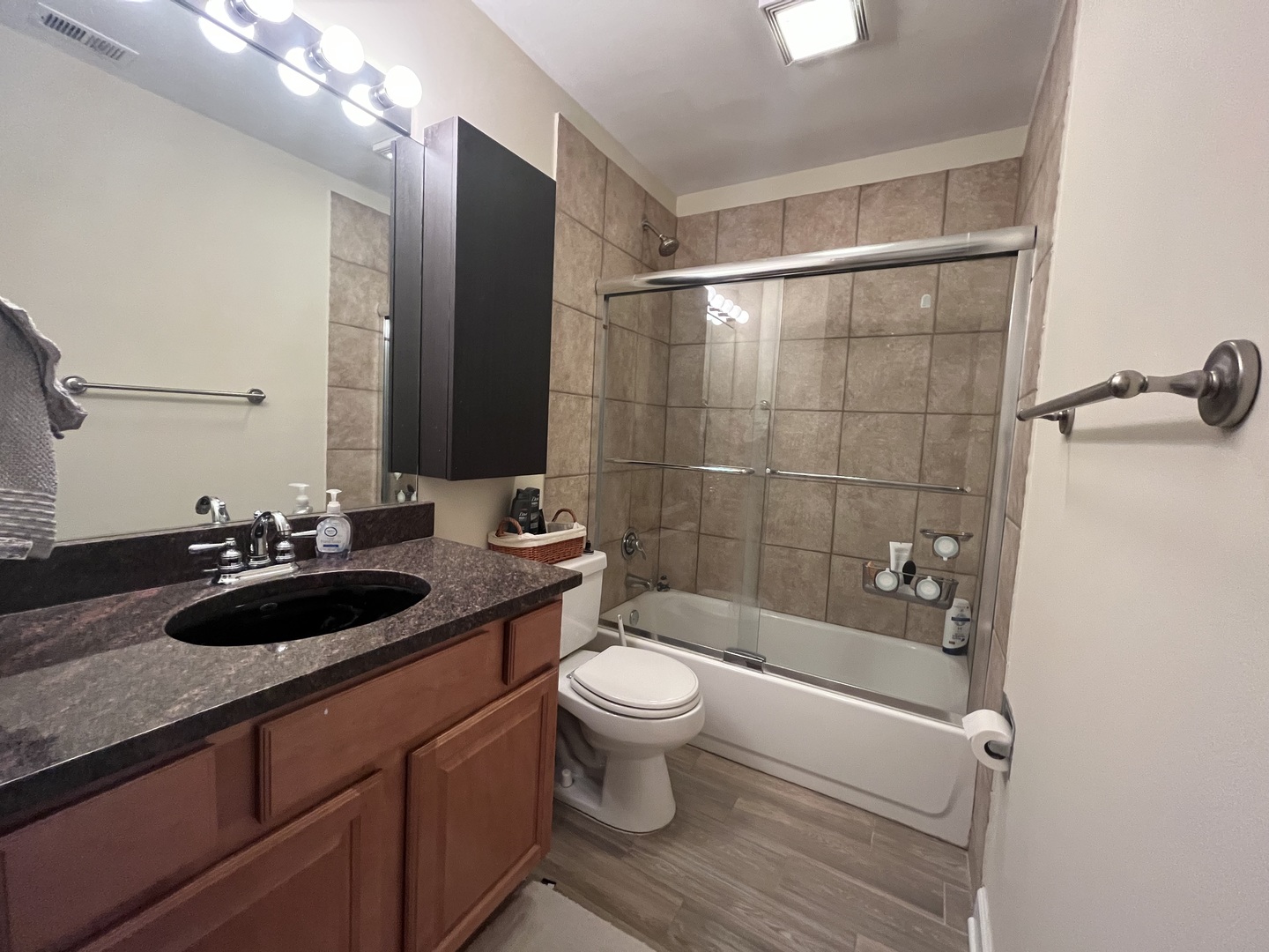 5821 Oakwood Drive #F, Lisle, IL 60532