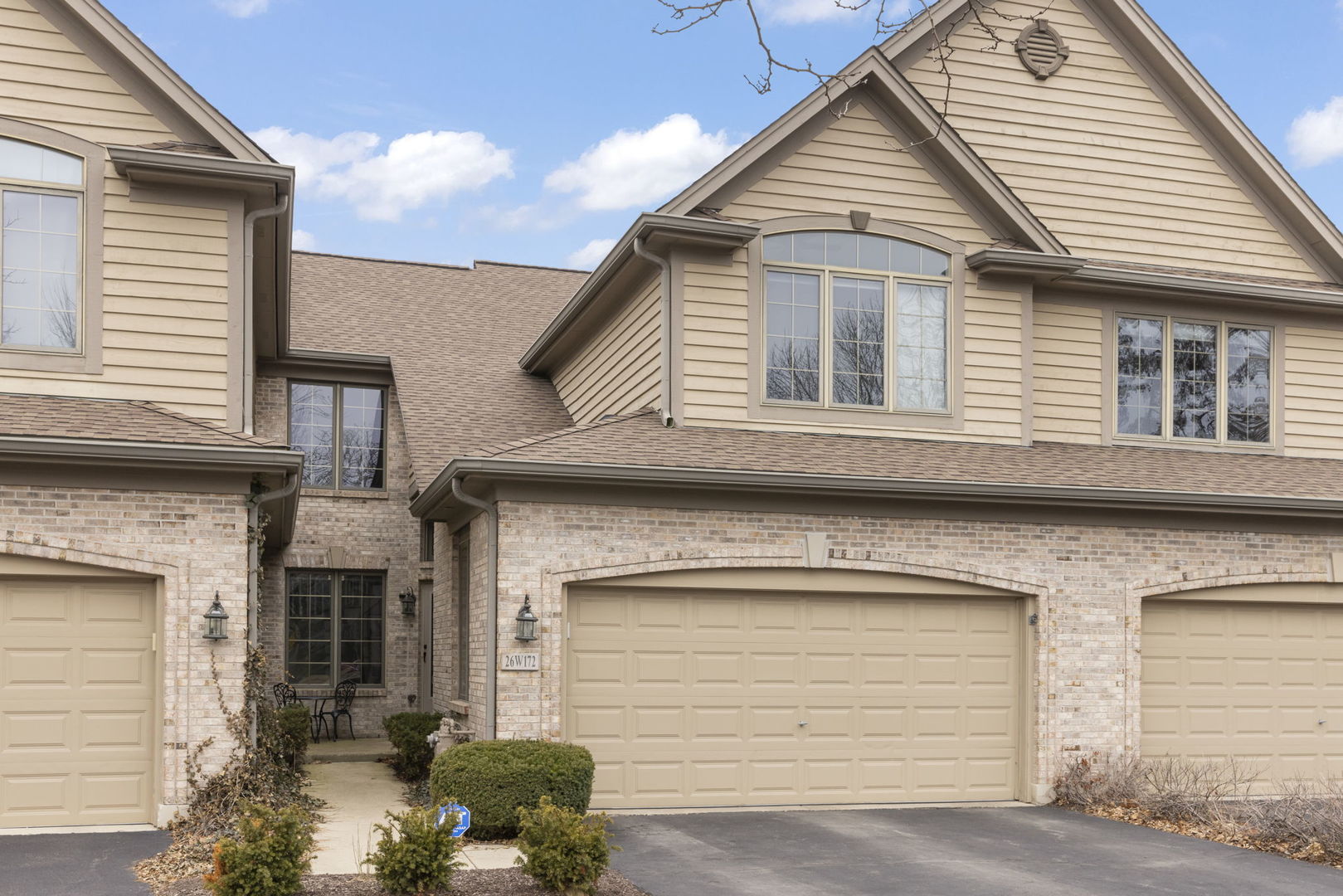 26W172 Klein Creek Drive, Winfield, IL 60190