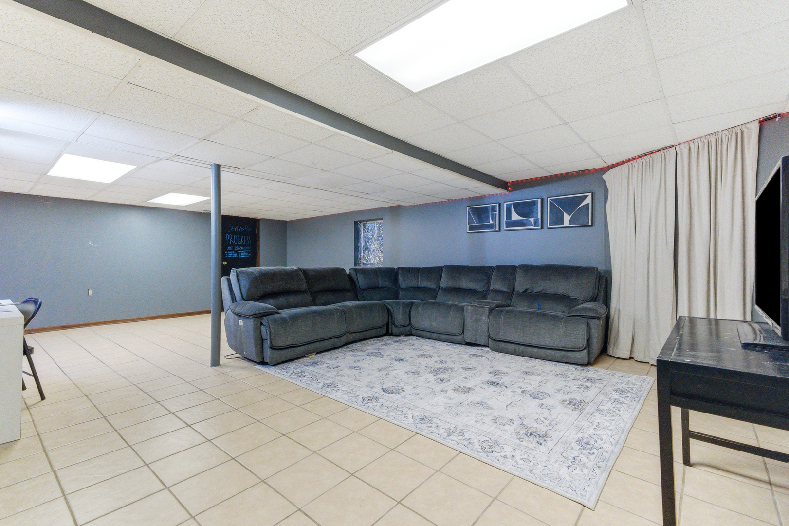 2001 Madison Avenue, Gurnee, IL 60031