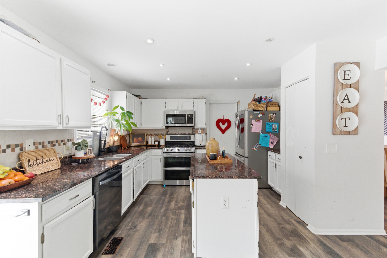 2001 Madison Avenue, Gurnee, IL 60031