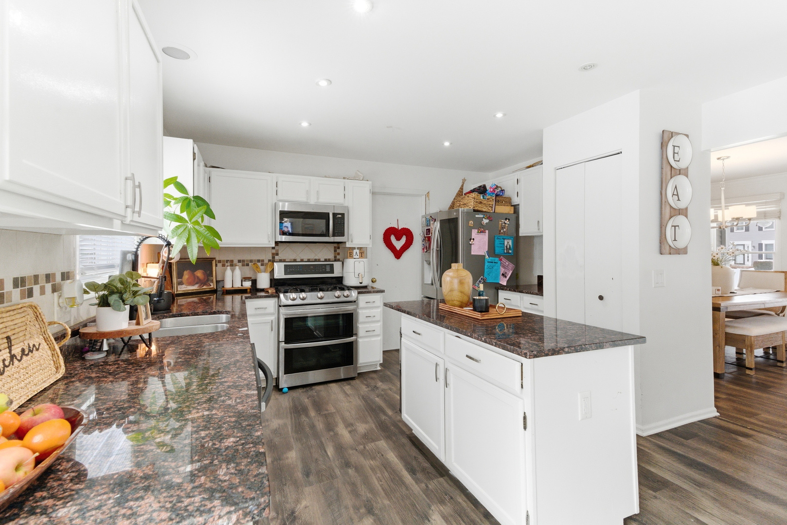 2001 Madison Avenue, Gurnee, IL 60031