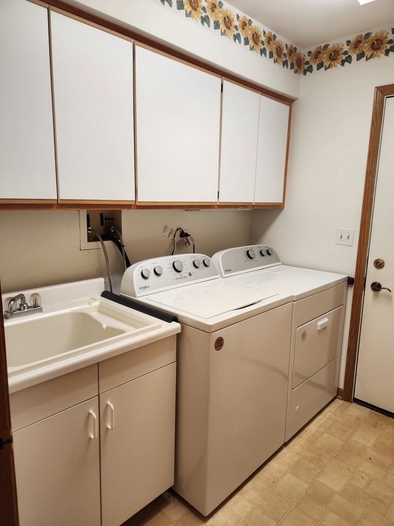 6808 Scotch Pine Trail, Darien, IL 60561