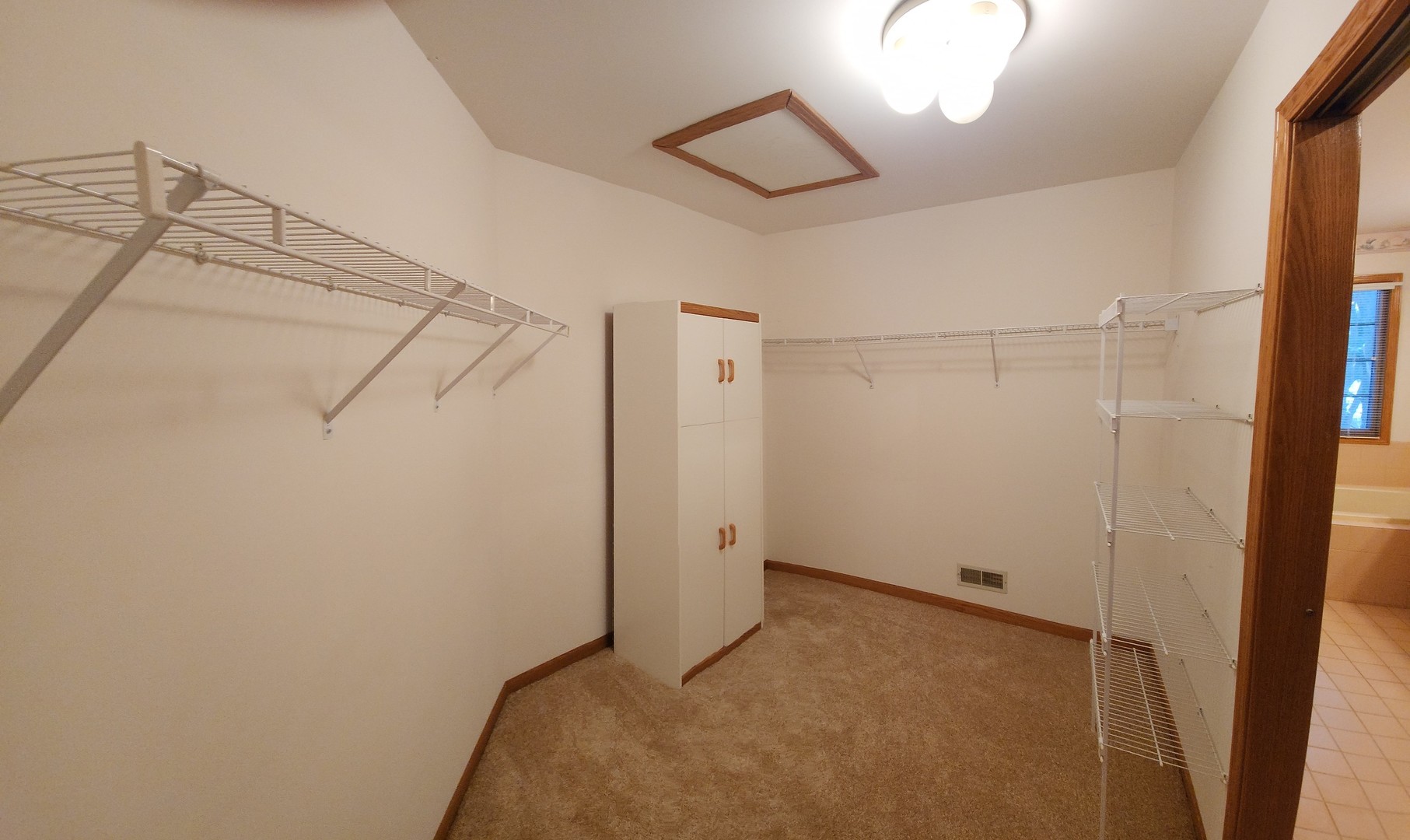 6808 Scotch Pine Trail, Darien, IL 60561