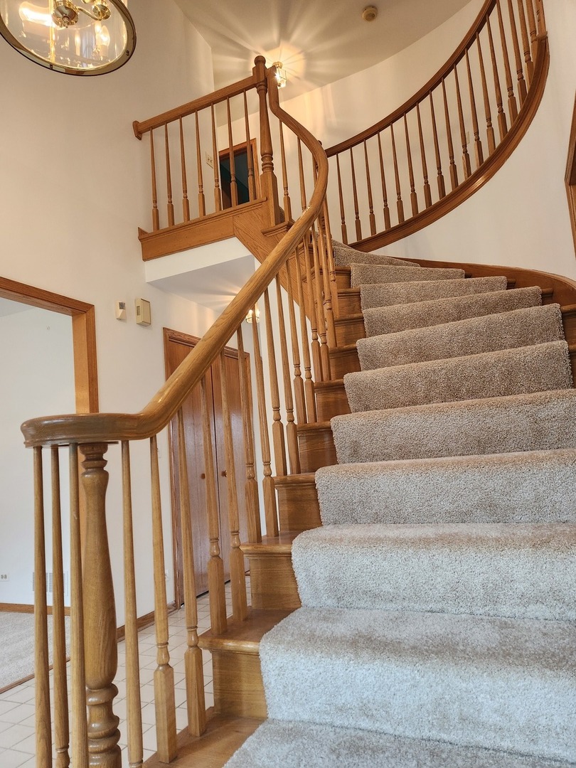 6808 Scotch Pine Trail, Darien, IL 60561