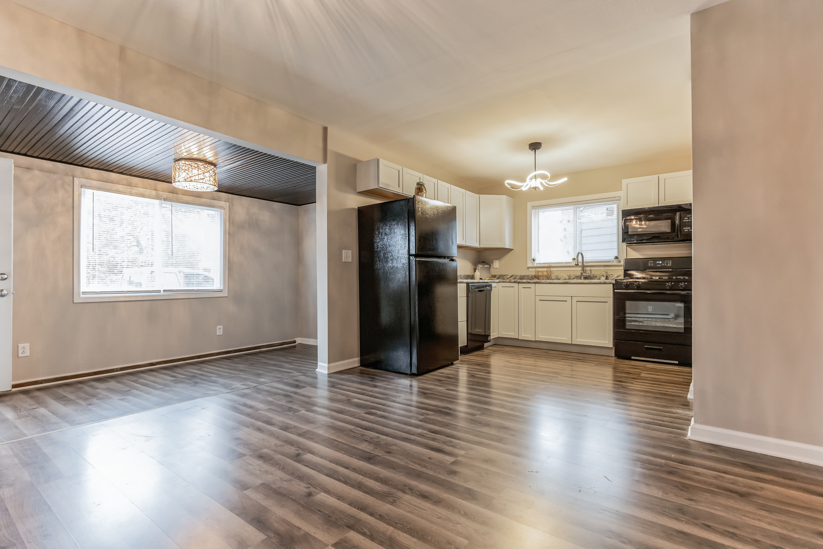 1710 W 4th Street, Dixon, IL 61021