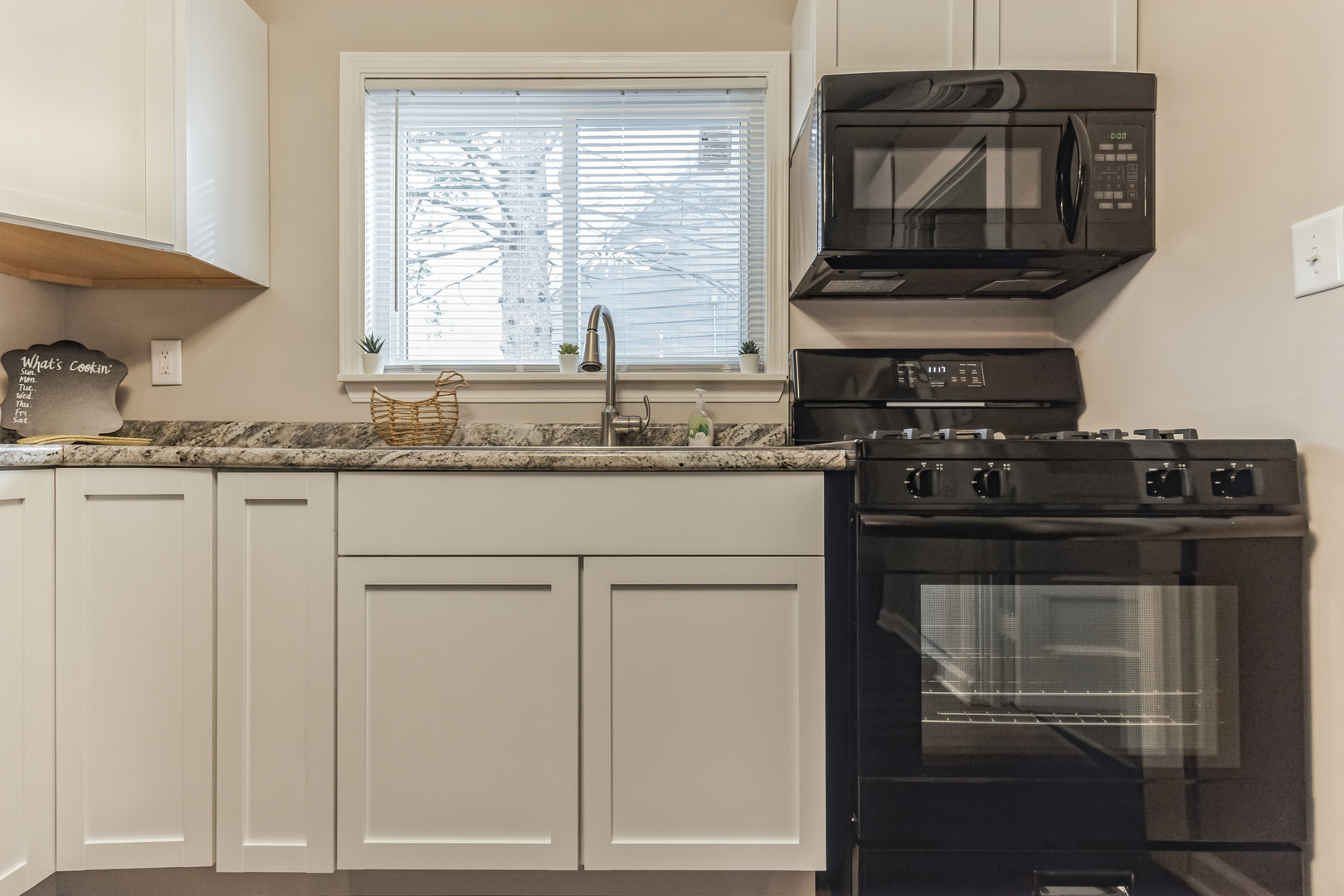 1710 W 4th Street, Dixon, IL 61021