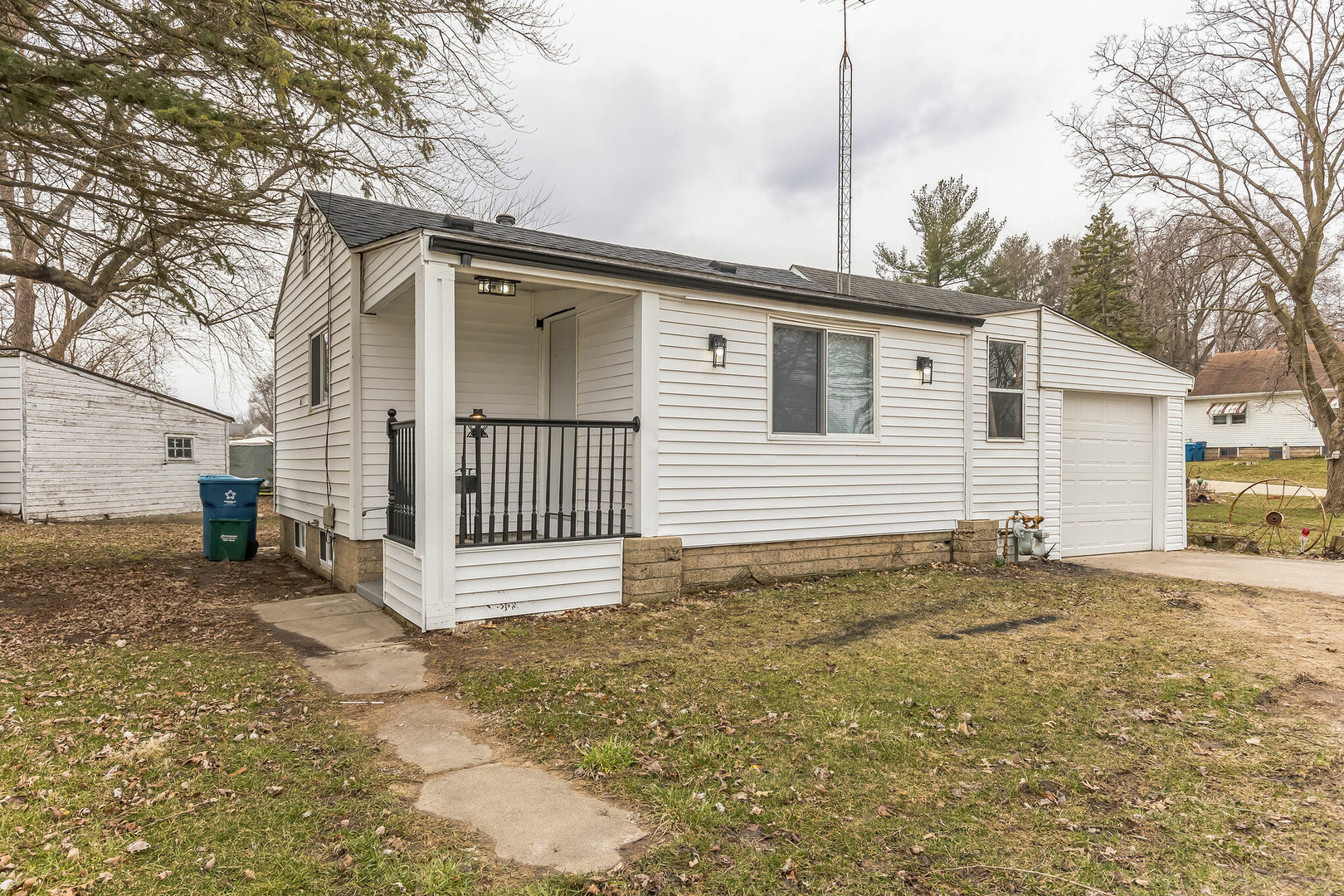 1710 W 4th Street, Dixon, IL 61021