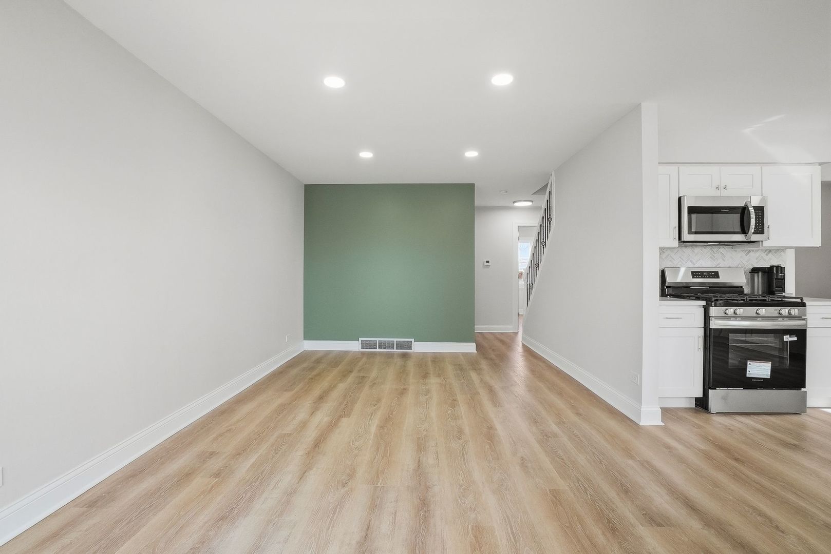 6051 S Normandy Avenue, Chicago, IL 60638