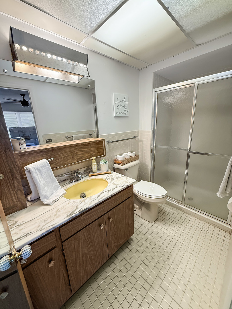 1010 W Atlantic Avenue, Waukegan, IL 60085