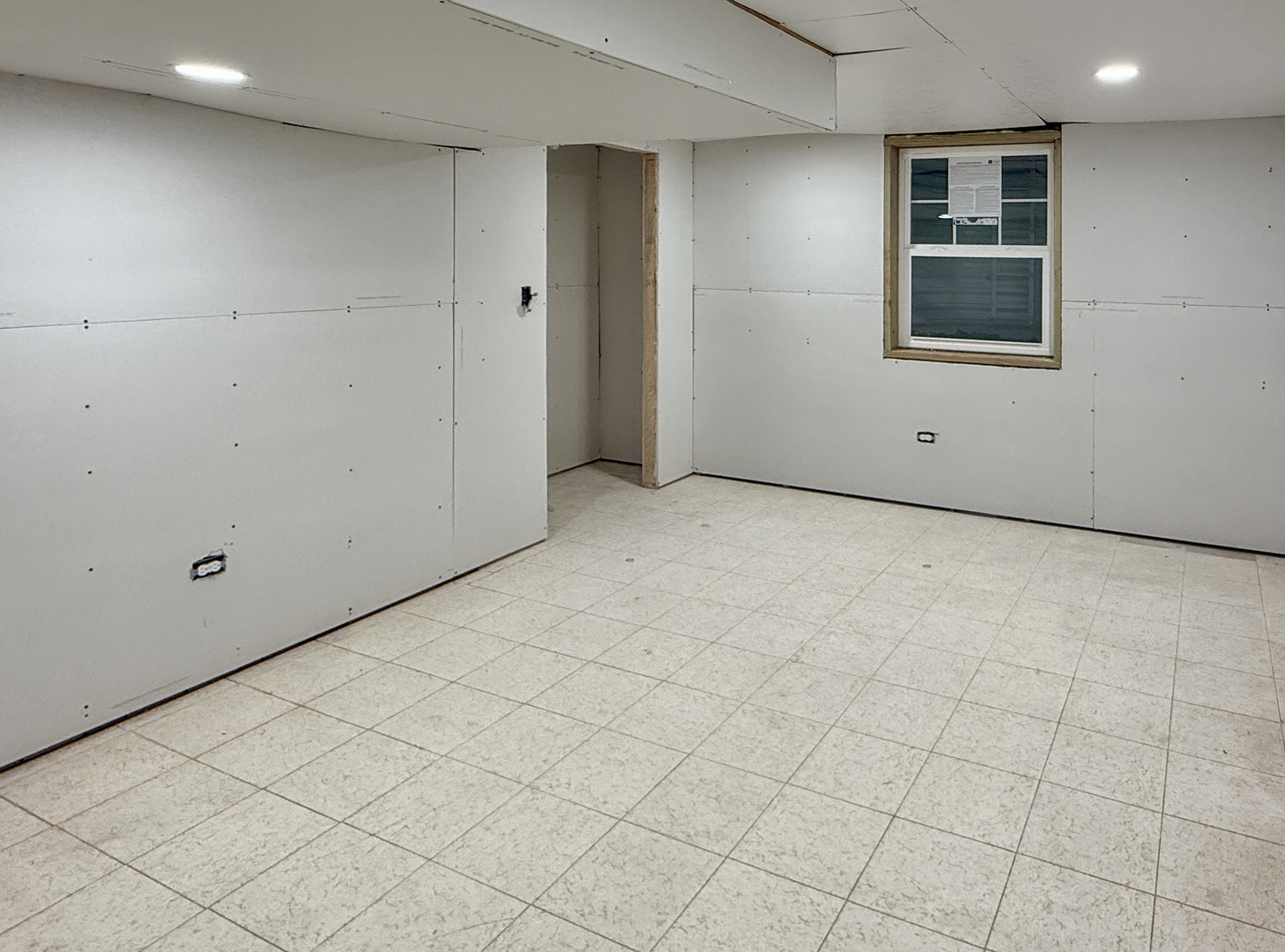 1010 W Atlantic Avenue, Waukegan, IL 60085