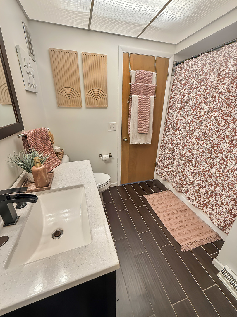 1010 W Atlantic Avenue, Waukegan, IL 60085