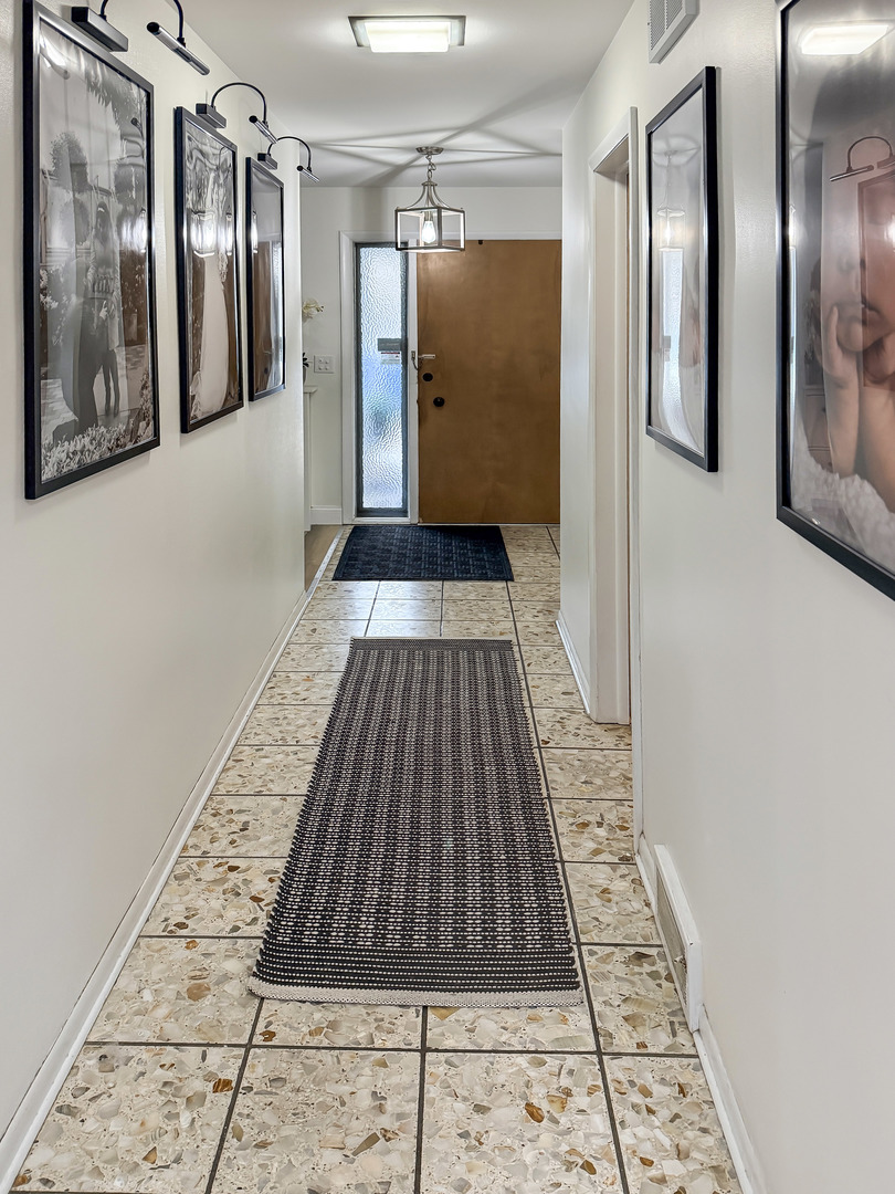 1010 W Atlantic Avenue, Waukegan, IL 60085