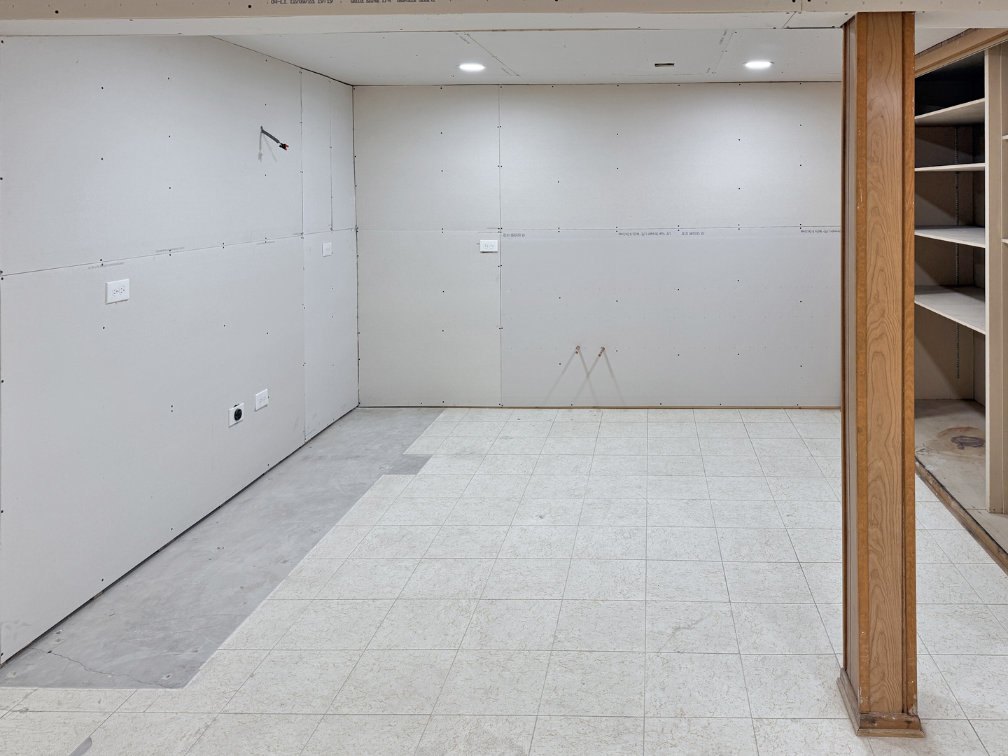 1010 W Atlantic Avenue, Waukegan, IL 60085