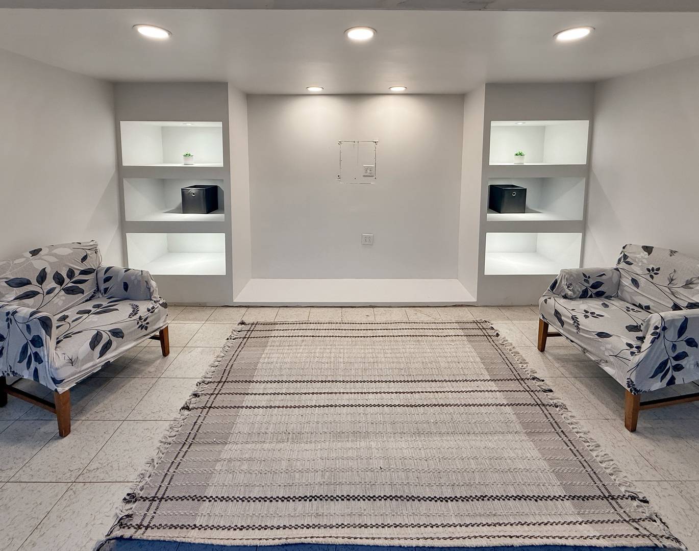 1010 W Atlantic Avenue, Waukegan, IL 60085