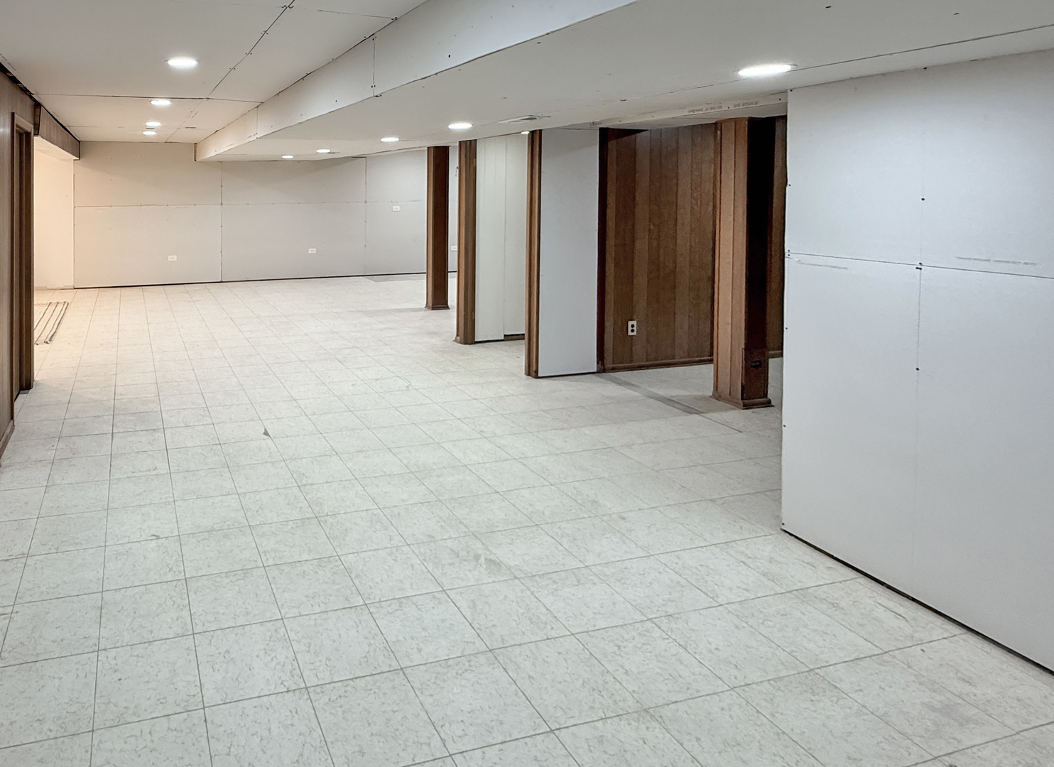 1010 W Atlantic Avenue, Waukegan, IL 60085