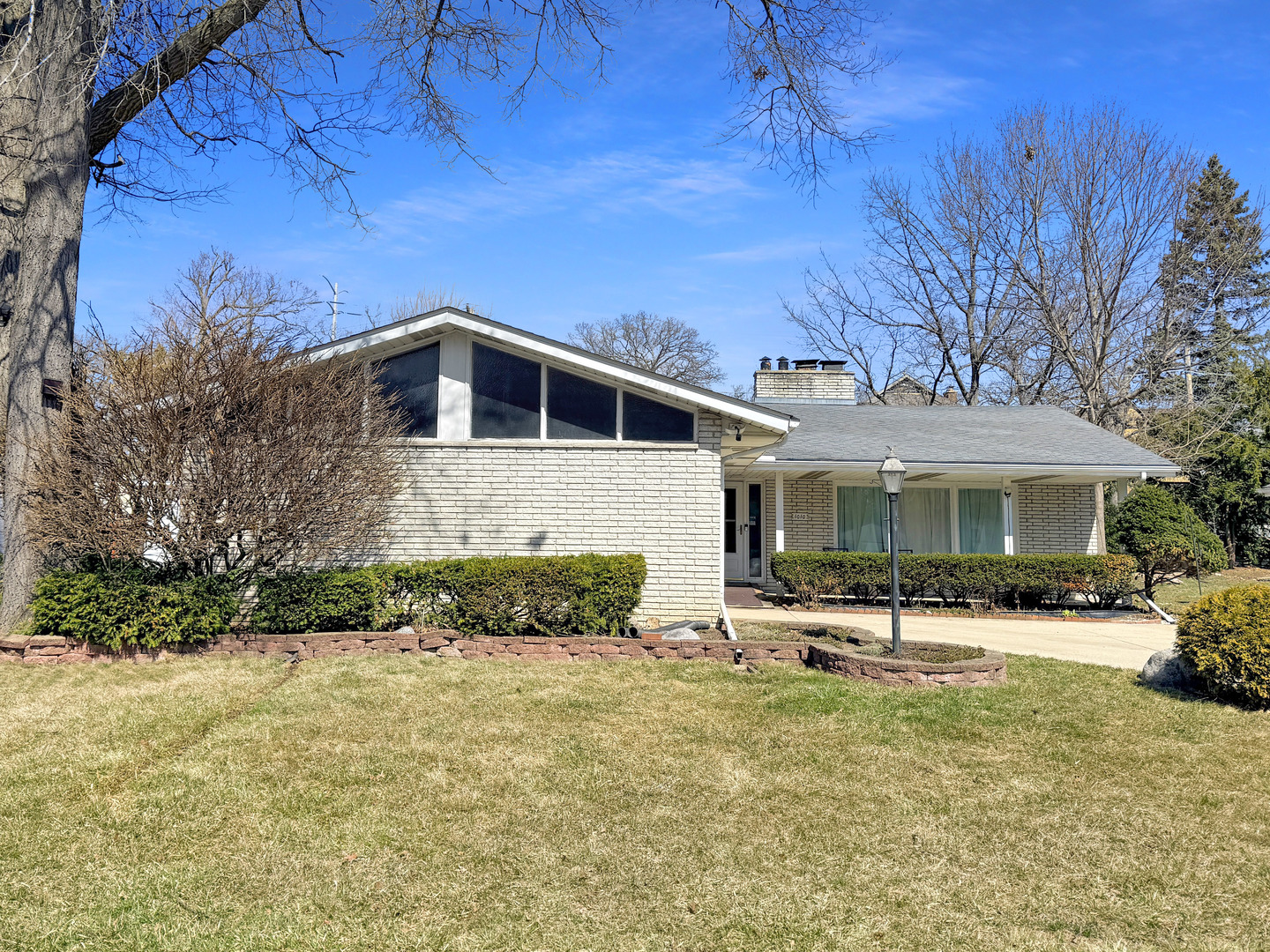 1010 W Atlantic Avenue, Waukegan, IL 60085