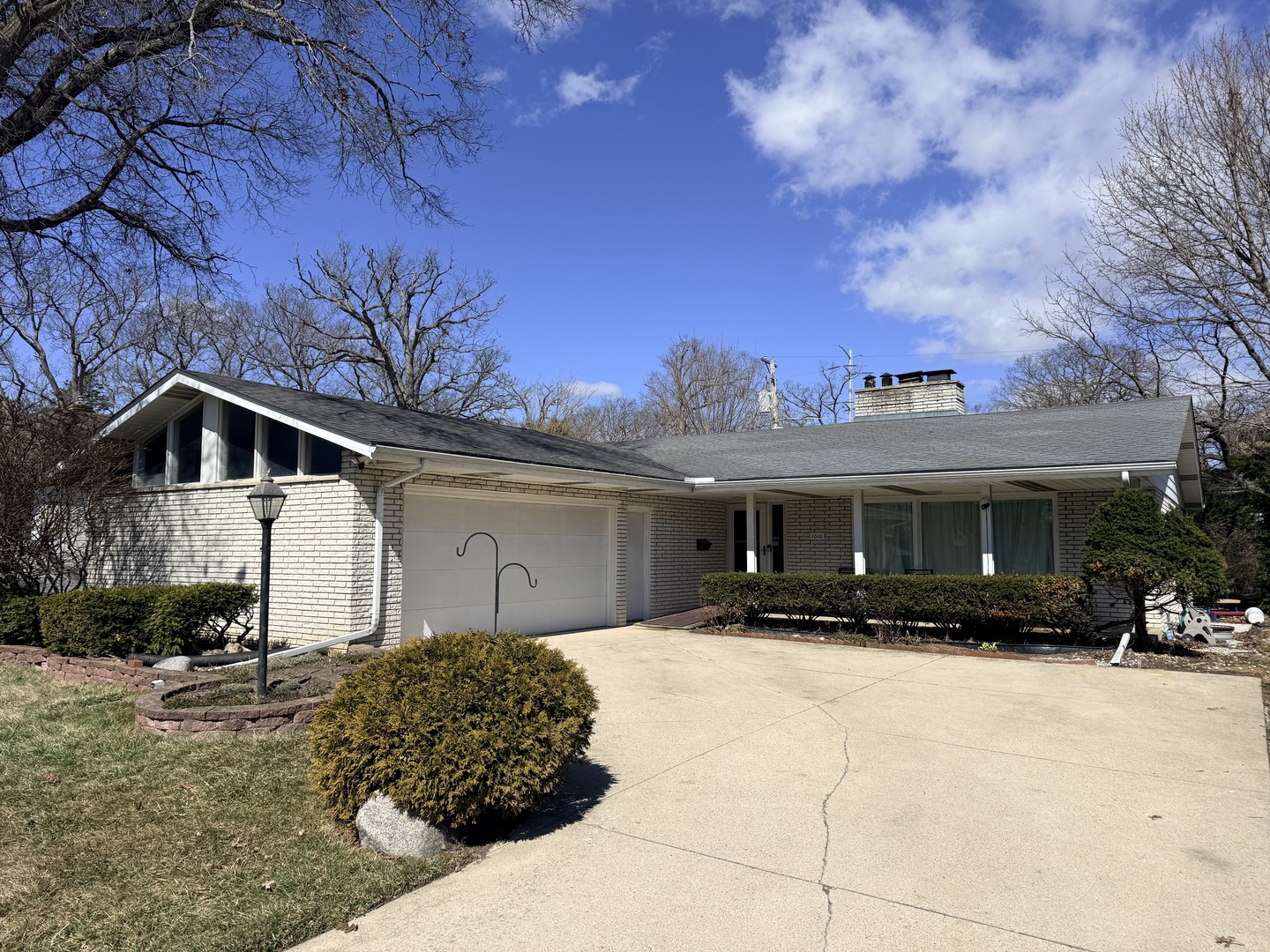 1010 W Atlantic Avenue, Waukegan, IL 60085