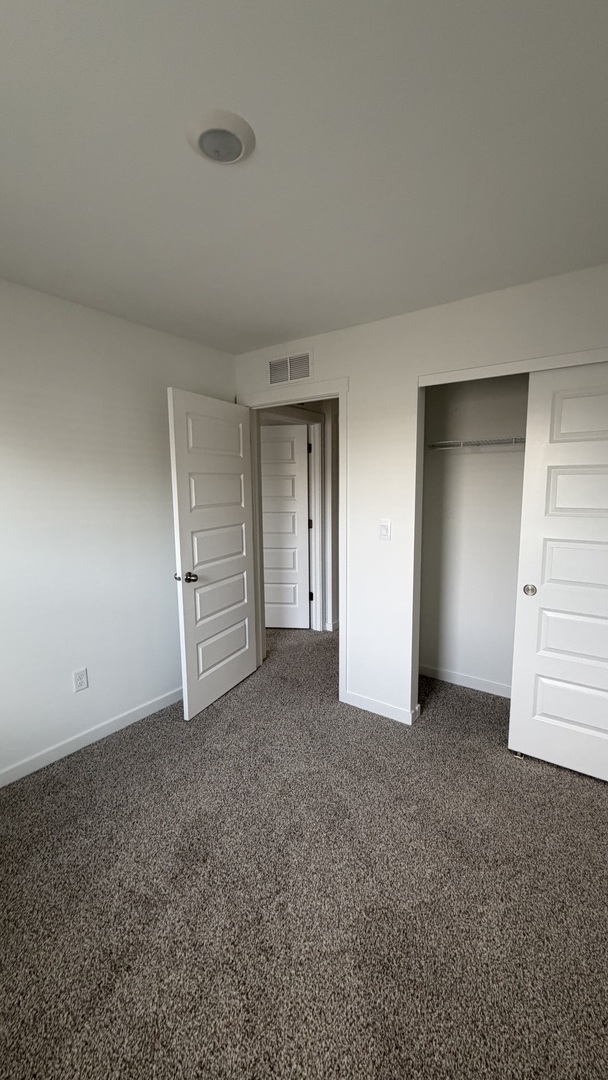 2637 Santa Fe Drive #2637, Pingree Grove, IL 60140