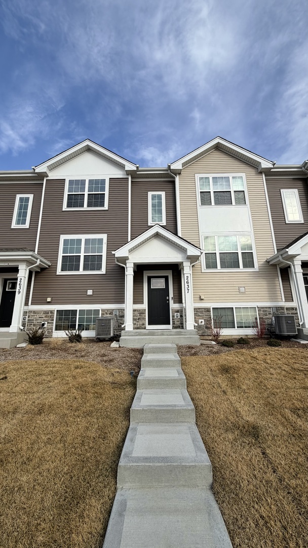 2637 Santa Fe Drive #2637, Pingree Grove, IL 60140