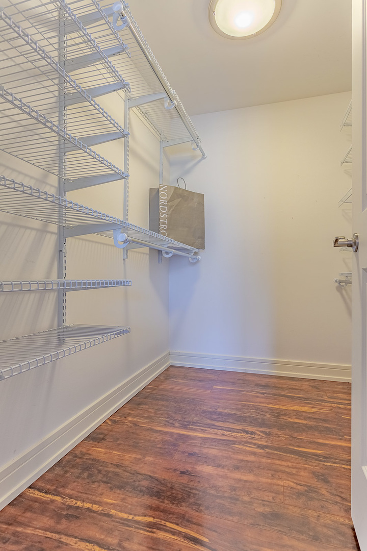 1615 E Central Road #401A, Arlington Heights, IL 60005